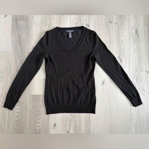 Banana Republic Extra Fine Merino Wool V-Neck Sweater Medium